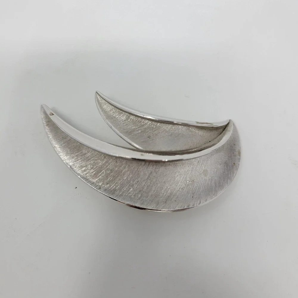 Vintage Crown Trifari Silver Tone Crescent Moon‎ Brooch Pin